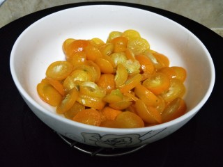 12、金桔酱,将腌制好的金桔隔水蒸半小时