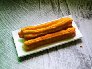 15、快手版无添加剂油条,哇塞，口感很好。（如果想吃脆的话，炸好后可回锅。）