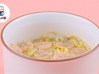 5、微波炉马克杯披萨,再撒上百里香碎