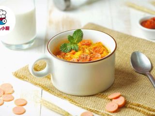 6、微波炉马克杯披萨,放入微波炉高火加热2-3分钟，取出即可享用