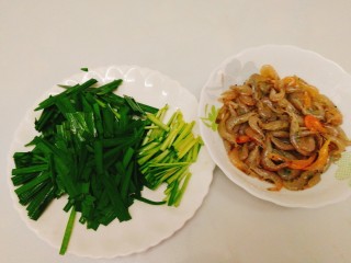 5、家常菜+韭菜炒小白虾,食材全部处理好
