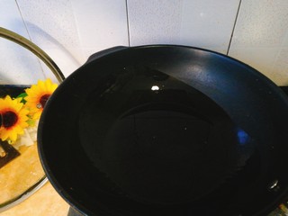 6、家常菜+韭菜炒小白虾,起油锅