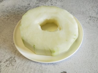 2、蒸素扣肉,去皮去籽