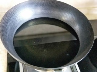 6、蒸素扣肉,锅中食用油加热