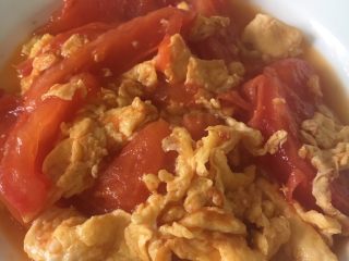 8、西红柿炒鸡蛋,装盘