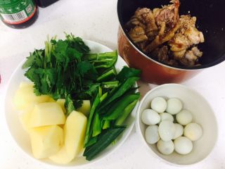 6、家庭版大盘鸡,备好所有材料