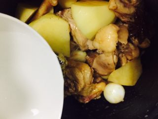 10、家庭版大盘鸡,加入小半碗水