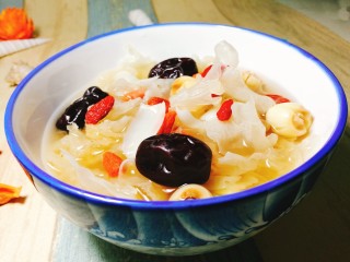 18、百合莲子银耳羹,成品图