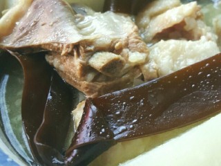 13、海带萝卜羊排汤,来一大碗滋补药膳,加点醋解腻,味道更鲜美。