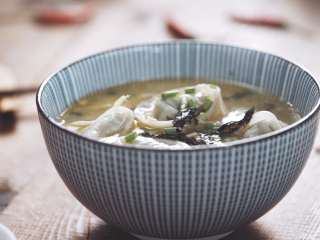 6、不用熬的元气鸡汤馄饨,最后倒入鸡汤，即可享用