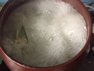 10、莲藕排骨汤,再次煮10分钟