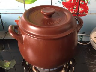 12、莲藕排骨汤,继续炖20分钟