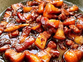 16、家常红烧肉,最后十分钟开火收汁，汁浓后，停火出锅