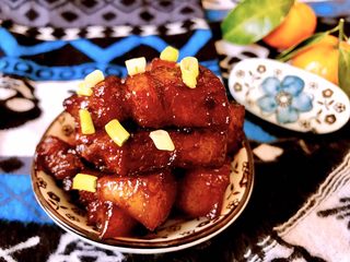 18、家常红烧肉,撒一点香葱做装饰！