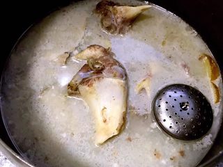 3、虾仁蛋黄豆花羹,做羹一定要有神汤就必须时熬制出来的古棒汤