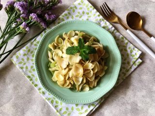 11、鲜百合青瓜丁,清爽好吃有营养(❀ฺ´∀`❀ฺ)ﾉ