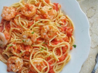 14、鲜虾番茄意面,出锅，撒一些欧芹碎，完成了～