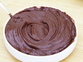 8、自制红豆沙,搅拌~