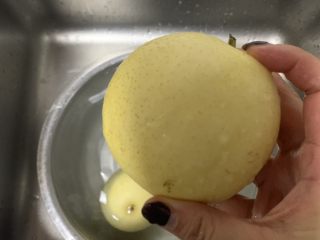 2、冰糖雪梨,洗