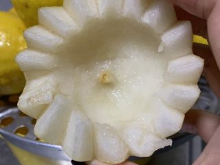 7、冰糖雪梨,挖
