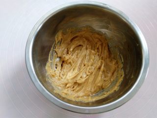 5、棉花糖淋酱饼干,打发到浓稠细腻状