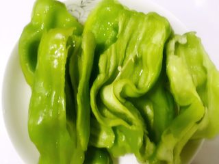 2、肉夹馍（家庭版）,准备青椒5个