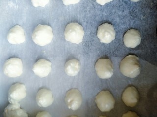 8、蛋白溶豆,9.挤出一个小豆豆