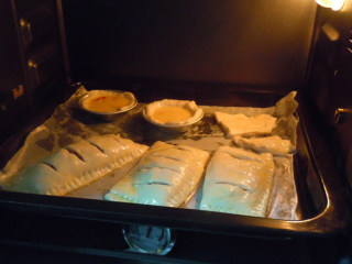 7、快手香蕉派,190度预热中层烤25分钟，烤到金黄色就可以出炉了