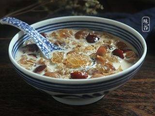 12、补充胶元蛋白的桃胶牛奶,习惯性来张特写，诱惑下亲们的味觉~