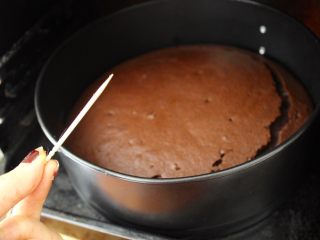 14、最好吃的基本巧克力蛋糕,如果还干净的话,蛋糕烤好了
