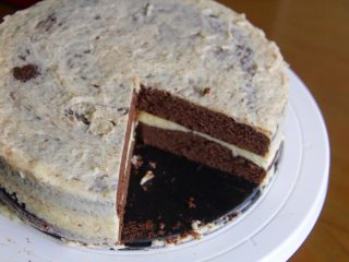 26、最好吃的基本巧克力蛋糕,过一个小时拿出来(如果你看到了我的食话,你会知道我做蛋糕的时候,有人偷吃了,快把我气死了????)