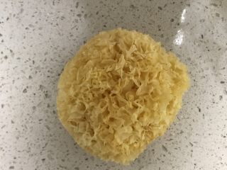 1、养颜清肺羹,银耳