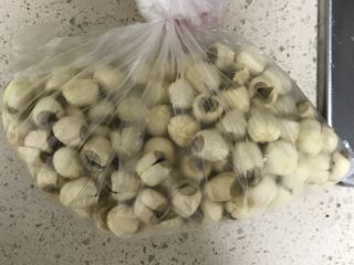 3、养颜清肺羹,莲子