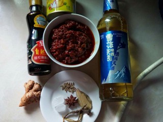 2、菌类料理  十  菌香啤酒鸭,准备调味料