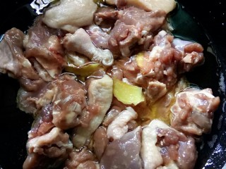 5、菌类料理  十  菌香啤酒鸭,爆香鸭块