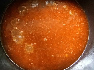 11、菌类料理  十  菌香啤酒鸭,汤汁沥去香料、老姜和葱。