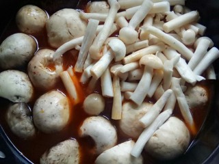 14、菌类料理  十  菌香啤酒鸭,加入菌菇