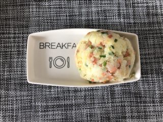 3、火腿香葱土豆泥,火腿香葱土豆泥就做好啦。