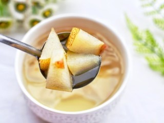 10、止咳化痰清热润肺的罗汉果雪梨汤,成品。