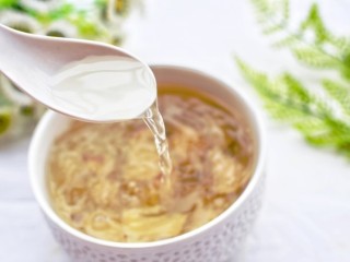 13、止咳化痰清热润肺的罗汉果雪梨汤,润肺止咳。