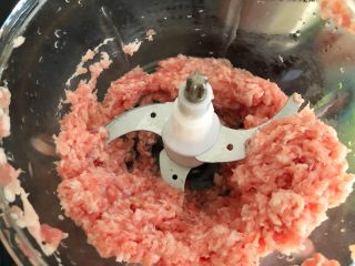 5、珍珠丸子,放入料理机，打成肉末