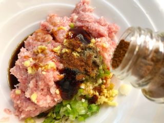 16、珍珠丸子,放入1g五香粉