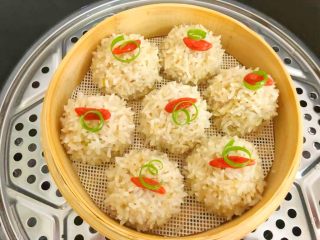 28、珍珠丸子,再放上葱丝