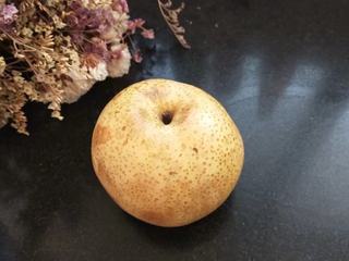 2、冰糖梨水,可以去皮也可以不去皮