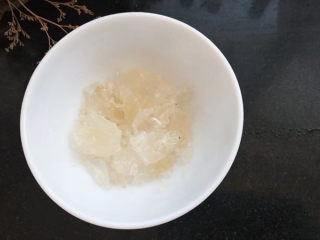 6、冰糖梨水,加入冰糖