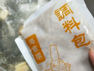 22、汤鲜鱼嫩家常酸菜鱼,加调料包。