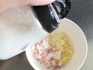 3、凉拌脆藕,糖