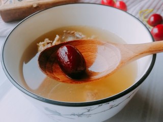 14、红枣枸杞骨头汤,这个红枣炖得熟到起胶的感觉……好吃