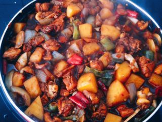 10、快手系列之---大盘鸡,最后待汤汁收的差不多，但不要完全收干的时候就可以起锅了。