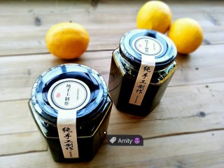 11、自制的柠檬膏，秒杀外面的止咳糖浆,趁热装玻璃瓶里，倒扣可以起到真空的作用，放冰箱冷藏！